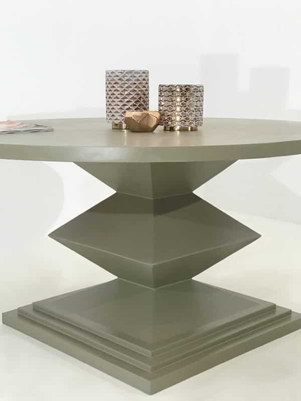 La table King, une table repas ronde en métal avec plateau personnalisable