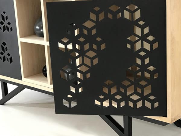 Meuble sur-mesure avec portes en métal ajouré, design by Danny Da Pozzo, création artisanale et originale made in France.
