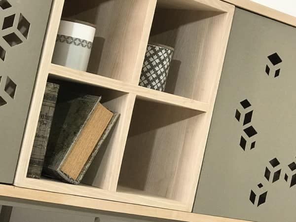 Buffet bois design avec portes métal