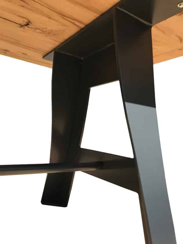 Pied de table en métal, forme originale et exclusive