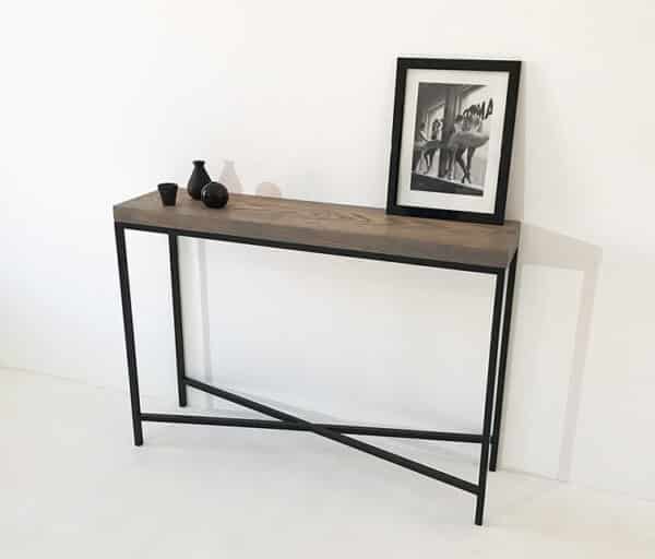 table console bois de chêne et pied en métal noir croisé, design original