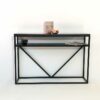 console d'entrée au design moderne avec plateau en marbre noir ou blanc et étagère en métal noir. Nombreuses options de personnalisation possibles.