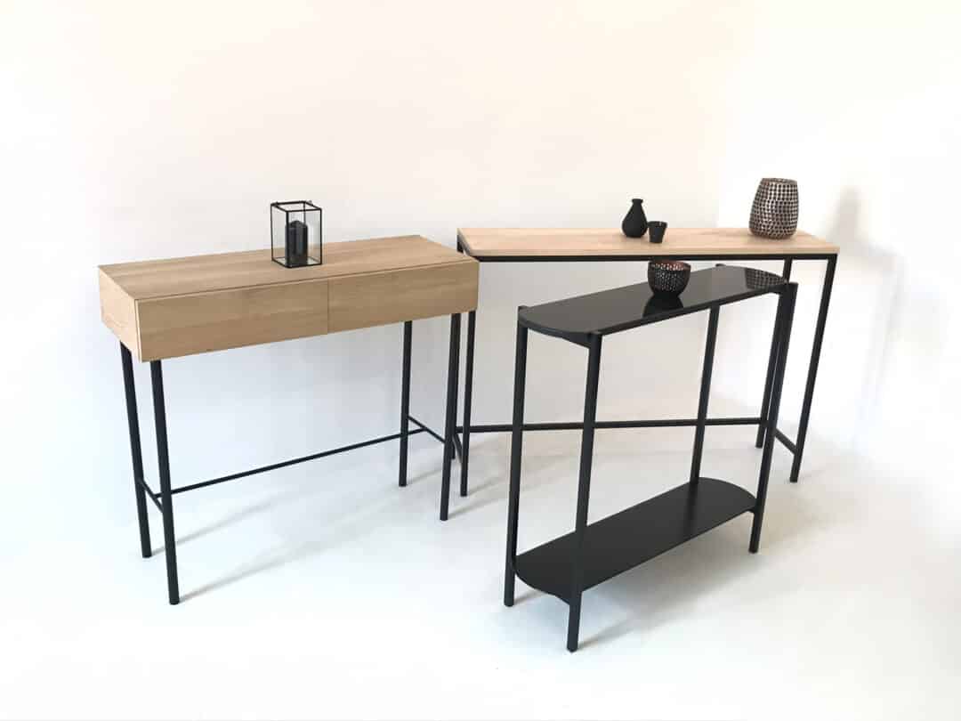 Petite console d'entrée design en marbre et acier.