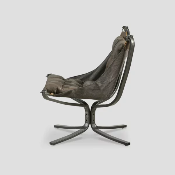 fauteuil de salon confortable en cuir véritable, vue de profil