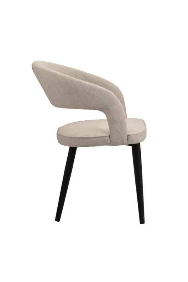 chaise confortable au design contemporain , recouverte de tissu beige, vue de profil.