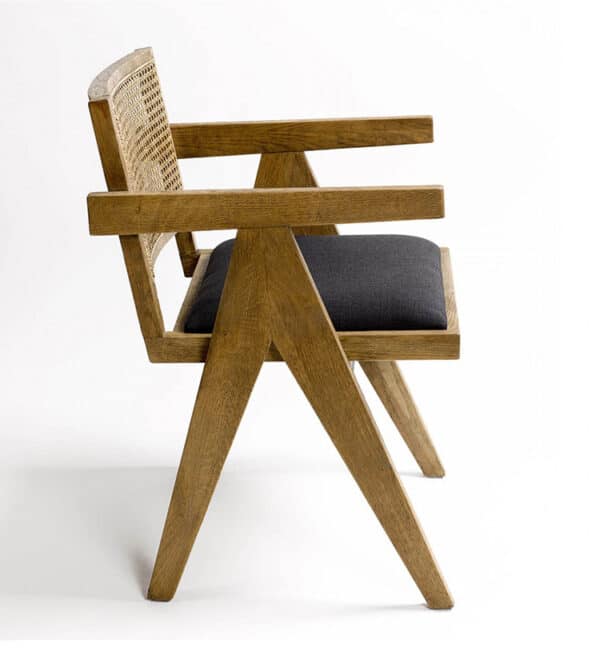 chaise de table en bois massif de chêne et cannage, vue de profil