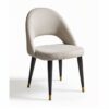 Chaise de table confortable en tissu blanc cassé, vue de face