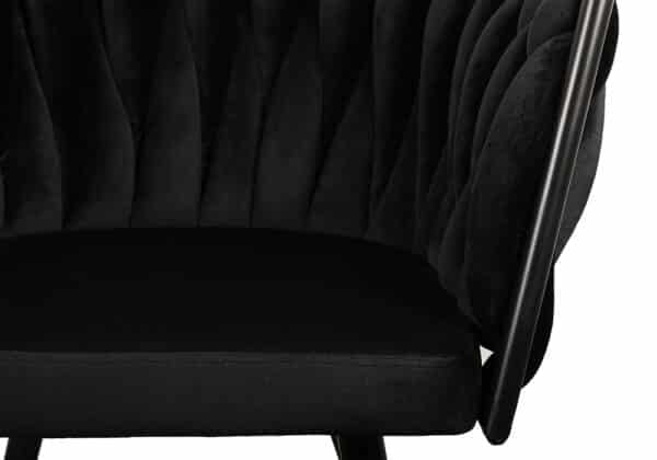 Détail de l'assise rembourrée avec une épaisseur de 5 cm et du dossier arrondi. Tous deux en tissu doux noir