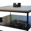 table basse bois massif carrée avec étagère en métal