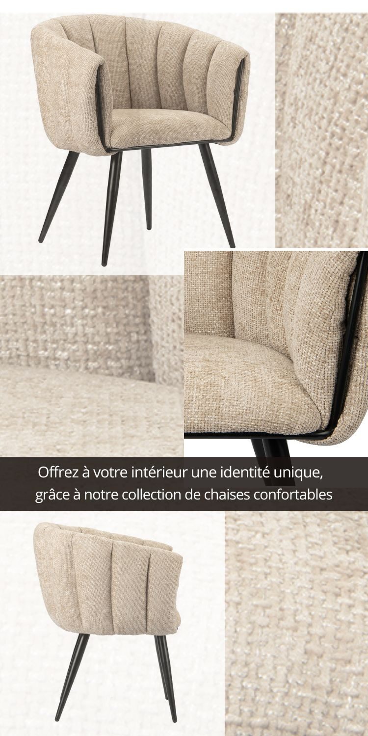 Chaise de salle à manger, séjour avec dossier arrondi et revêtement en tissu confortable de couleur Beige Latte. Les pieds de forme fuselée sont en métal noir.