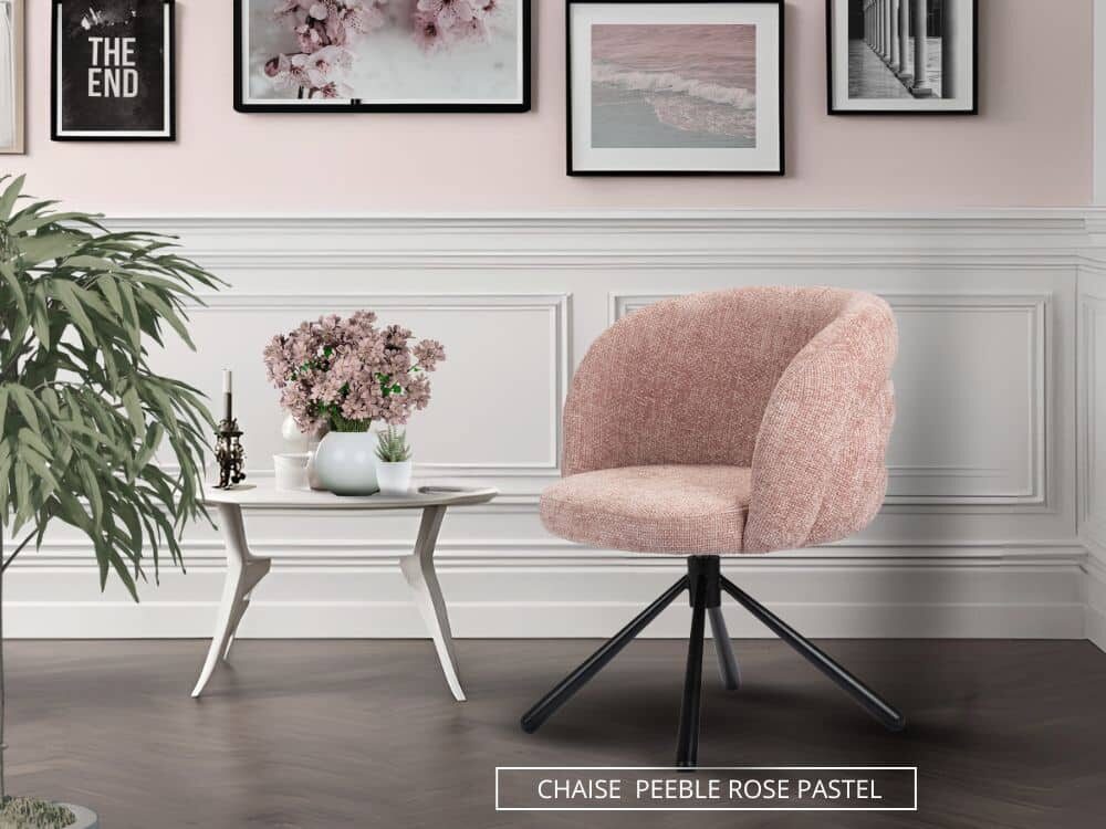 Chaise rotative confortable au design moderne inspiré de la forme lisse et organique d'un galet, en tissu moelleux de haute qualité couleur Rose pastel.