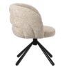 Chaise rotative à 360 ° pour salle à manger, salon, séjour ou bureau, en tissu de couleur Beige Latte avec dossier arrondi et pieds noirs. Vue de côté.
