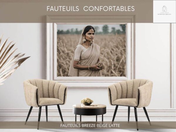 Intérieur d'un appartement avec tableau photo d'une femme en Inde dans un champ et Fauteuils de table confortables en tissu couleur Beige Latte avec dossier arrondi et pieds fuselés noirs.