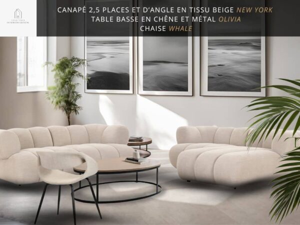 Salon design aux tons clairs avec 2 canapés confortables en tissu beige NEW YORK BEIGE, la table basse ovale OLIVIA avec son plateau en en chêne massif Français et pied métal noir et la chaise en tissu beige WHALE. Au mur, 3 tableaux représentant des paysages de bords de mer en noir & blanc.