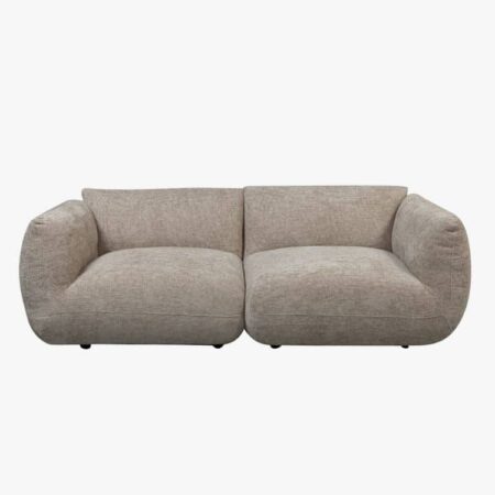 Canapé au design moderne en tissu Beige Latte d’une largeur de 215 cm avec assise confortable, convient pour 2 à 3 personnes.
