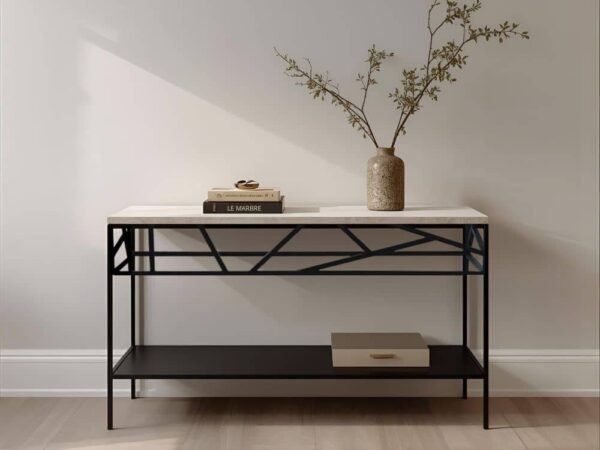 Épurée, sculpturale, cette console en marbre noir ou marbre blanc affirme une élégance contemporaine dont le dessin du piétement souligne le caractère unique de chaque plateau.